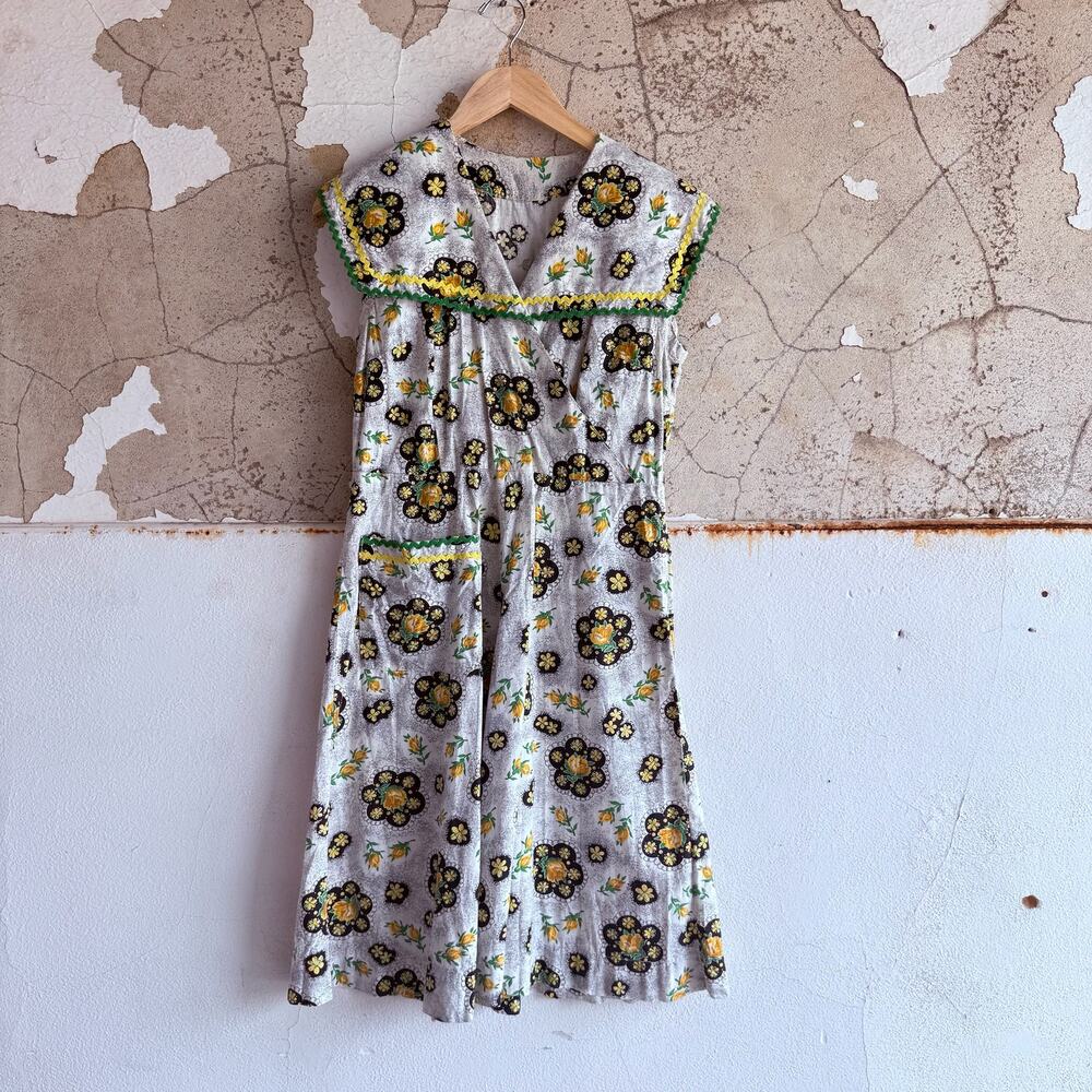 Vintage Floral House Dress with Pockets‎ Ric Rac Trim Yellow Green Black